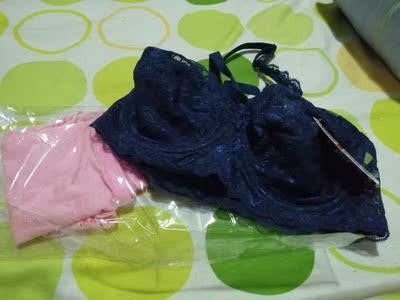 内内收到了跟卖家描述的一样，没有色差，很薄很舒服，这么便宜能买到这么好的内内真的是赚到了，以后还得再来！