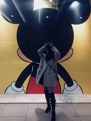 靴子刚到不久呢，我选的是lowland，&nbsp;喜欢穿平底，&nbsp;所以当时没考虑其他款式，&nbsp;在它和5050中选了选，还是觉得lowland比5050更显瘦和腿长，&nbsp;只要不是特别矮的，&nbsp;选lowland都是ok的，鞋子偏大半码，选码的时候要注意哦！靴筒长度没有特别高&nbsp;我净身高161穿没什么问题的，好看又好搭，开森！！