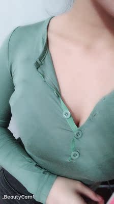 衣服收到了 挺好看的 显肤白