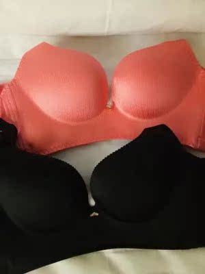 文胸收到很不错,摸上去很柔软 ,穿上不扎,穿起来没有束缚也特别舒适,而且做工也非常好,摸着很柔软,试了一下很舒服,客服推荐的码很合适,价格便宜,非常完美,物有所值。 文胸收到很不错,摸上去很柔软 ,穿上不扎,穿起来没有束缚也特别舒适,而且做工也非常好,摸着很柔软,试了一下很舒服,客服推荐的码很合适,价格便宜,非常完美,物有所值。