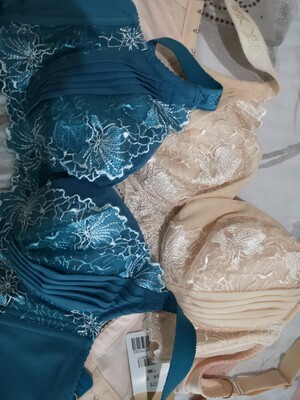 做工还是可以，但是用料真的没实体店足，不过这个价钱喃也差不多