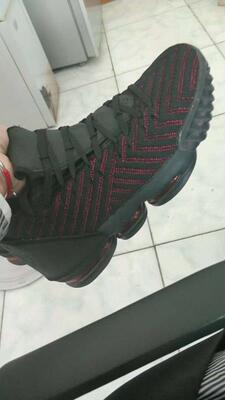 鞋子收到了，质量真的好好，做工也细致花纹很好看，最重要的是穿着舒服鞋码很合适，很喜欢超赞好评