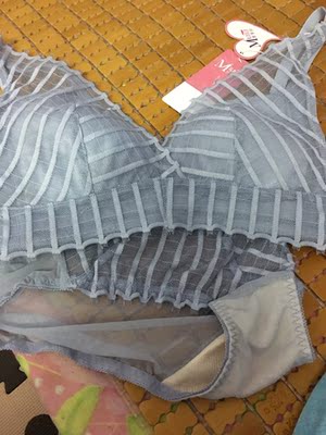 挺薄的，有点偏大