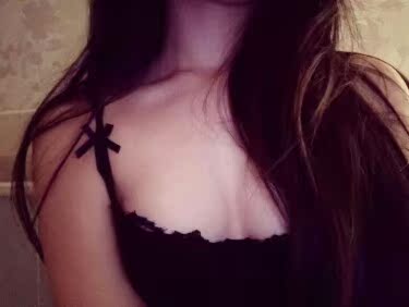 看了一眼就决定要拍下来。半露小胸很喜欢。罩杯薄软很喜欢