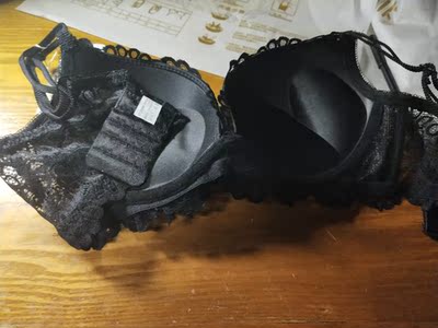 一回到学校就迫不及待得打开来看，果然没让我失望，内衣款式时尚，穿起来很舒服，很喜欢，以后有需要我还会回顾的。