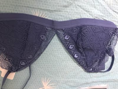 宝贝收到了，回家后马上试了一下挺满意的，质量很好穿着也很舒服，薄薄的很贴身挺适合热天搭的一些衣服，还送一个可爱的袋子哦