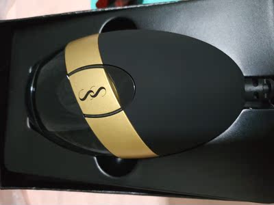 发货速度很快，小小的像个鼠标一样，用的时候会有一点发烫，需要一直坚持，就目前来看，确实比之前要长的慢了很多，送的眼镜和芦荟胶都很好用~