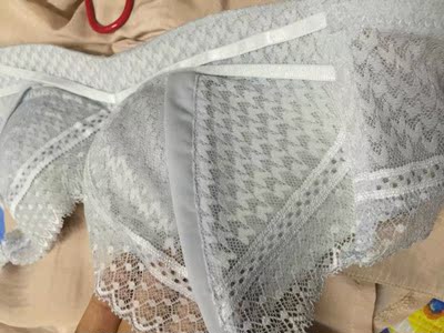 快递来的挺快的，东西收到的时候很开心，样子真的很好看(｡･&omega;･｡)ﾉ♡，颜色漂亮，很喜欢，料子很舒服，软软的，  试了试，很舒适， 大小刚刚好，开心，喜欢这个商品，下次还会再来的