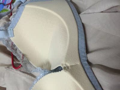 快递来的挺快的，东西收到的时候很开心，样子真的很好看(｡･&omega;･｡)ﾉ♡，颜色漂亮，很喜欢，料子很舒服，软软的，  试了试，很舒适， 大小刚刚好，开心，喜欢这个商品，下次还会再来的