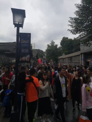 来张心情图，好多人哈哈哈，内衣真的很薄，只能起到遮点效果，胸小感觉和没有穿一样😊