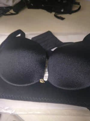 深色也不会掉色,面料舒服,价格又实惠,质量不错,贴身的衣物。这么便宜买到这么好的东西我很满意呢~!试穿在身上很舒适,以后就来这里买啦,嘻嘻,还有我买的尺码也很正,穿上真合适,刚刚好!聚拢效果也很好。 深色也不会掉色,面料舒服,价格又实惠,质量不错,贴身的衣物。这么便宜买到这么好的东西我很满意呢~!试穿在身上很舒适,以后就来这里买啦,嘻嘻,还有我买的尺码也很正,穿上真合适,刚刚好!聚拢效果也很好。