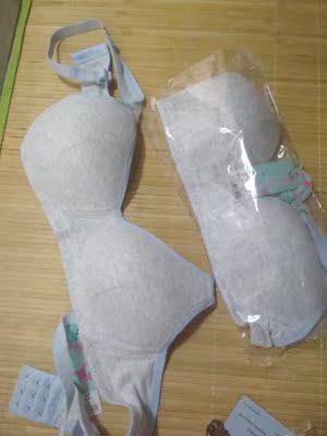 内衣是纯棉的呢 摸着也好舒服  料子也很好哦   值得购买哦   喜欢的小仙女们赶紧下单吧！