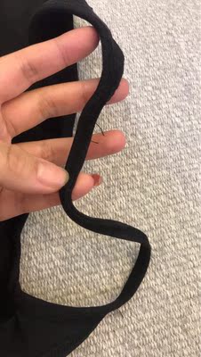 弹力很大 性感是真的很性感 我特意没去买30多块钱的 买了这个 但是看起来真的很LOW 线头很多 80多块钱? 还卷边。。。 弹力很大 性感是真的很性感 我特意没去买30多块钱的 买了这个 但是看起来真的很LOW 线头很多 80多块钱? 还卷边。。。