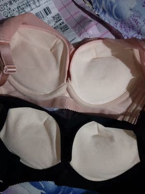 两个一样的码数 大小相差那么多 最烦心的一次购物 还有质量不怎么好 不过商家服务挺好的 说的是实话 希望商家不要打电话骚扰