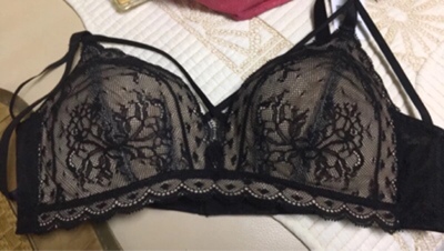 童鞋们！！半-价买滴哟！公&nbsp;总~号搜：【小华日记】再去买，超级棒！！！！排在最上面的那个才是哦！！第二次买兰卓丽。同事推荐我的，简直是小胸的福音。穿上就不想脱。也想把别的内衣给扔掉。太舒服了。穿上一点束缚也没有。我已经推荐了好几个同事过来买。双十一活动力度大。价格十分得我心意。以后还会过来买