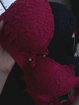 上身聚拢，穿着很舒服，码数刚好。花纹很漂亮，喜欢~~~无钢圈穿着没有负担(ง &bull;̀_&bull;́)ง