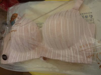 宝贝很不错哦，刚到试了一下无痕不勒。穿起来很舒服呢。质量不错。