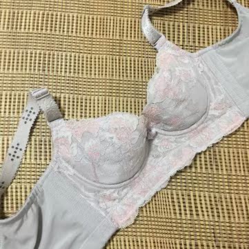 不错噢，可以收副乳的，开始还怕买大呢，还好听了客服小姐姐的，刚好合适。