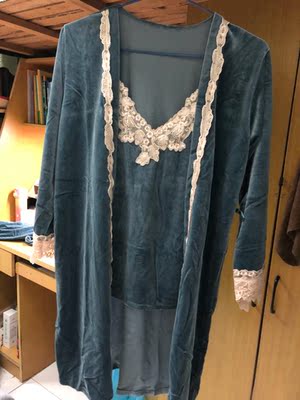 质量还不错，物流也快，没洗不知道会不会掉色，摸起来质感还行