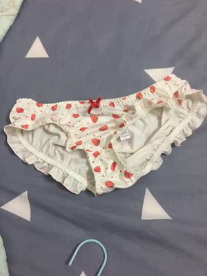 东西很舒服啦啦啦啦是像丝那样滴~~然后表扬客服！！！因为国庆改了地址啥的客服也不耐烦帮我解决！！好评！！