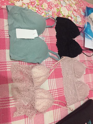 快递盒子损坏严重，还好没有伤及宝贝！第二次购买咱家的！觉得很真的很舒服！喜欢就下单吧！