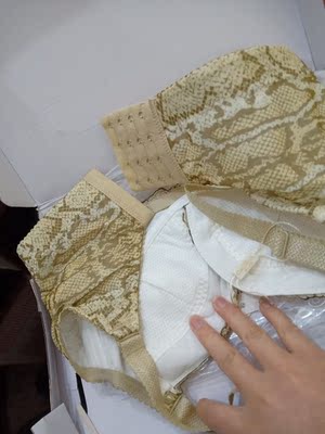 在天猫淘宝上买东西，都是系统自动好评，花了有好多好多钱，后来才知道淘宝评论得积分可以涨淘气值，才知道评论的重要性，所以以后无论买什么东西，我都先把这段话复制粘贴下来，然后再写宝贝评论，没错，评论80个字以上就可以获得50个积分。刚刚试了一下，效果真不错