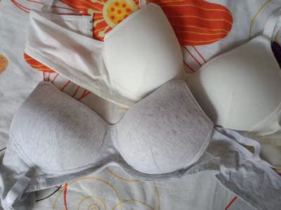 质量还行，挺便宜的。幸好买大了一码，感觉这个要偏小一点。就是感觉不是特别紧，下胸围那个地方收到最小感觉也有点大。总得来说还行吧，希望可以穿久一点。