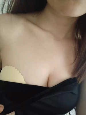 拍婚纱照穿了一天了，都没有掉，粘贴性很好，一点也不用担心会掉，隐形度也很好，关键大胸也能托住呀，真的是给力，穿完粘性还是蛮好的，结婚的时候还能穿，咨询了客服使用和保存的问题，回复快，有问必答！