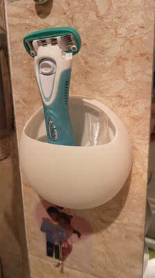 白天收到，晚上就试了下，确实很棒，不枉费我花了三个小时对比才下手的，非常好用。 就是不知道电池是不是专用的。 比之前买的好太多了，之前的总是咬肉，总是破，都有心里阴影了，还好这个很不错，很棒，卖家还送了一个架子。