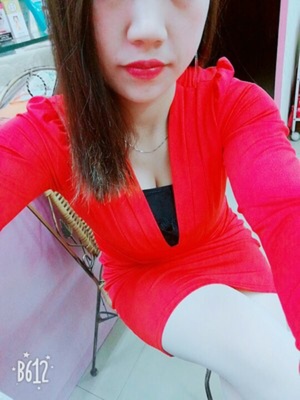 还会再来买这是我第二次买了，一连买两个，我胸还蛮大的，穿着也不会滑落，非常好，穿露肩衣服很好看，大爱，会继续关注你家的。材质细腻柔软，样式唯美诱人，穿着舒适轻柔，感觉自己没有穿内衣一样，存在感很低，真的很舒服，毫无累赘之感，质感亲肤，凉凉的 没有那种很勒的束缚感.