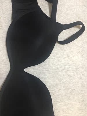 买来买去感觉还是这个牌子的内衣最舒服，穿上没有束缚感，很舒服，打算在入手一件粉色滴，真滴是非常好穿一个，喜欢喜欢💕