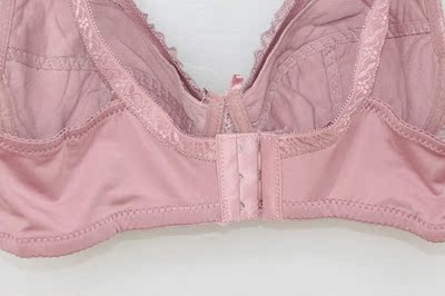 老顾客了，这款穿着很舒服，包裹性也很好的，非常适合大胸妹子穿的哈