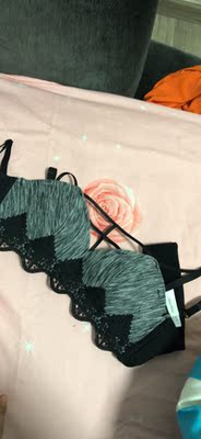 物流好快，而且售前售后服务都挺好，最主要是依依质量好，根据提供的尺寸，买来很合身，穿上也舒服，在犹豫的姐妹们可以下手咯，漂亮，大爱！以后还会来