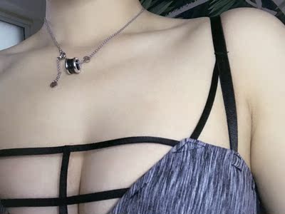 真的可以挤出沟！最边边的带子对收副乳很有用！