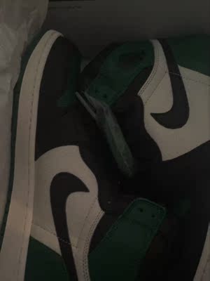 鞋穿着舒适大方、帅爆了。真心喜欢真好看。