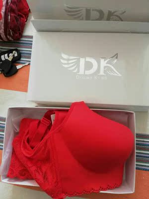 拍小了一码，今天调换回来才来评价，包装很上档次，试戴了一下不紧绷，透气很舒适，面料柔软，很满意