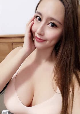 对胸部没有压迫感 穿上非常自在 像我这种大胸妹子穿了一天也不会觉得束缚 挺喜欢的~