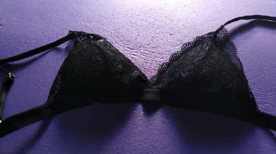 真的满足了小胸胸的需要，穿上去很舒服，没有有钢圈的，有厚海绵的负担，款式也是很潮