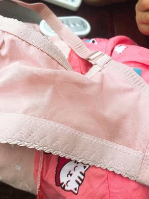 文胸质量挺好的 已经购买几次了 帮朋友邻居购买的 他们都非常的满意 以后就在这家买了 洗了好多次了不变形 不褪色 客服服务态度好 祝老板生意兴隆