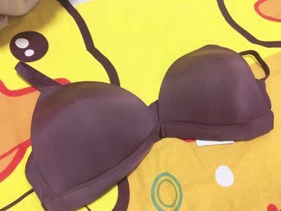 薄杯的,舒服,穿衣服好看哈哈哈!柔软。酒红色也好看,没色差哦! 薄杯的,舒服,穿衣服好看哈哈哈!柔软。酒红色也好看,没色差哦!