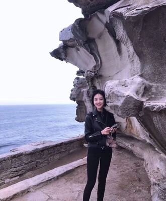 裤子质量很好，面料手感好，显瘦，上身作用好。很满意。