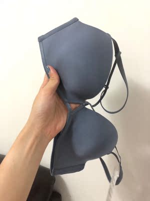 内衣很美，超级舒服！贴身不掉带！所有都是刚刚好！颜色参考图二，老顾客了，不用多说什么了！好了，我准备入手第二个颜色了！已经带了好几个小伙伴入坑了&hellip;&hellip;