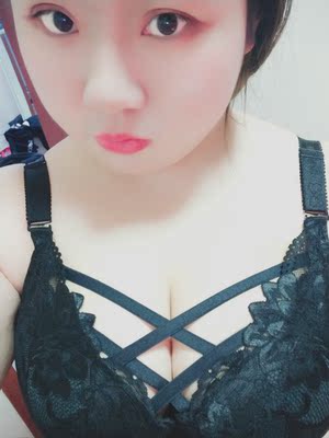 超级喜欢！包装完美！还送了一排扣！真心好看。我还的选俩个 😁😁