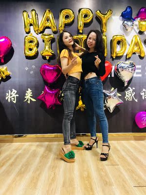 鞋子超喜欢的，底很软，走路也很稳，买来跳舞穿的！关键是价格这么优惠买到这么棒的鞋子，着实不容易，会推荐给身边的小伙伴，客服很友好，比心