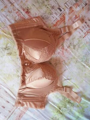 上身效果非常好， 聚拢效果很棒。穿在身上一天下来都没有跑杯，透气性不错不会闷热。款式很喜欢 最重要的是料子很亲肤柔软 穿着舒服 满意！