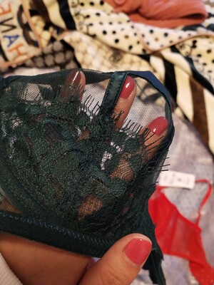 大小合适，到货也快，没什么异味，也没什么色差。穿着也不扎肉，一直习惯穿这种超薄的，没有束缚感，就是感觉自己又长胖了。