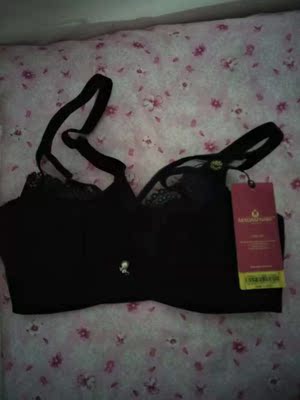 帮老婆买的，她很喜欢，款式质量好，聚拢效果好，很满意