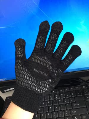 触屏手套挺好用的，打字挺灵敏的