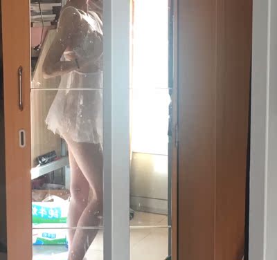 衣服很棒 宿舍条件有限 但是衣服真的漂亮！