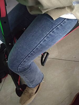 宝贝收到了，质量非常好，描述相符一样实用，对像我这种于没时间天天去健身房运动的人来说真的的确是个好东西，快递员服务态度很好，价钱非常厚道，性价比非常高，感觉赚到。买它用来练腹肌和甩掉腰背部多余脂肪的，配合健身教程让锻炼起来更有效率，很容易上手，质量强硬，四合一产品设计，有个这样的健身器材在家里实在很方便。客服的服务也很好。